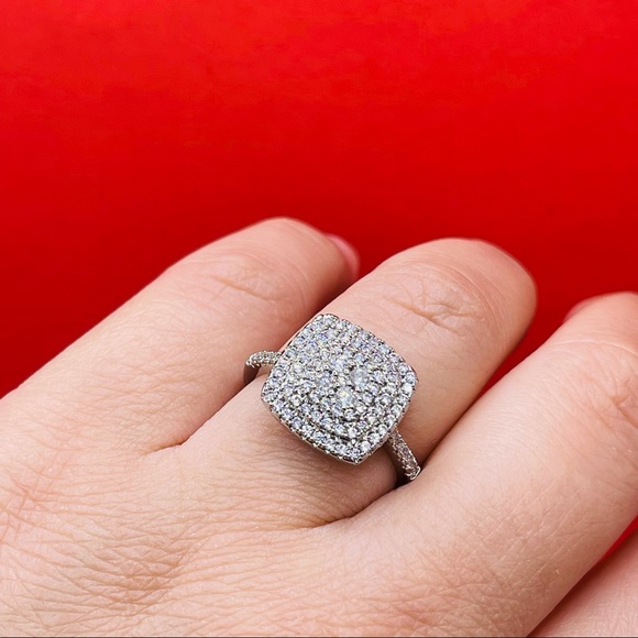 Gorgeous 925 Sterling Silver White Sapphire Ring - Picture 2 of 6